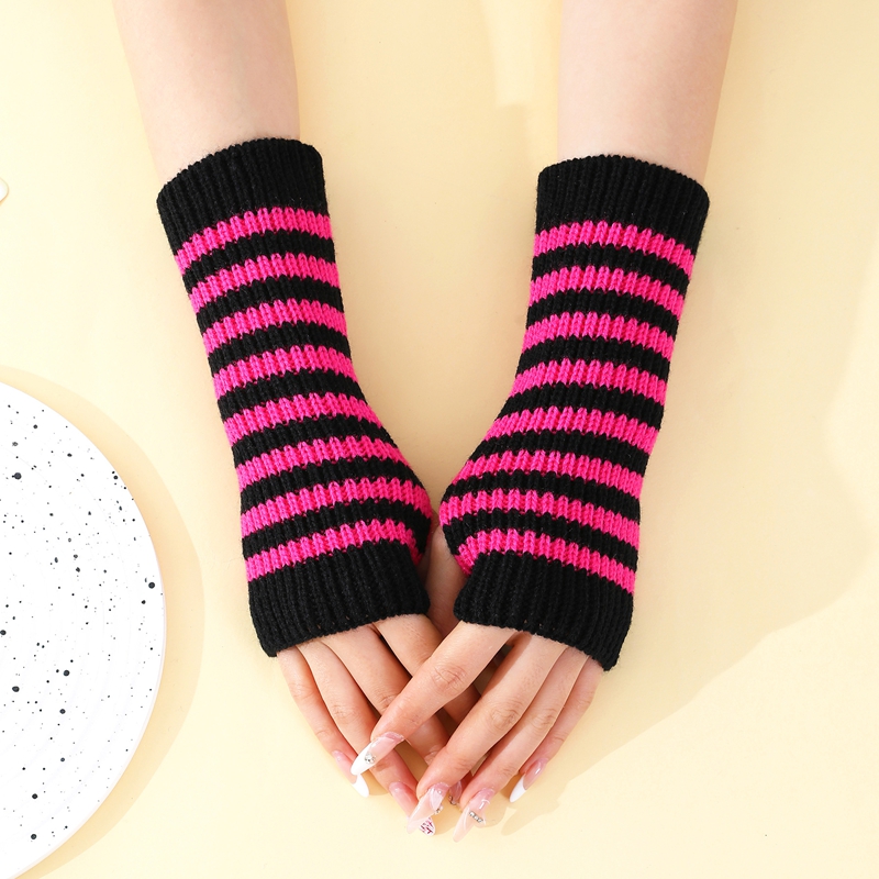 Krótkie prążkowane rękawiczki  – Fingerless Glove Knit recenzja i cena