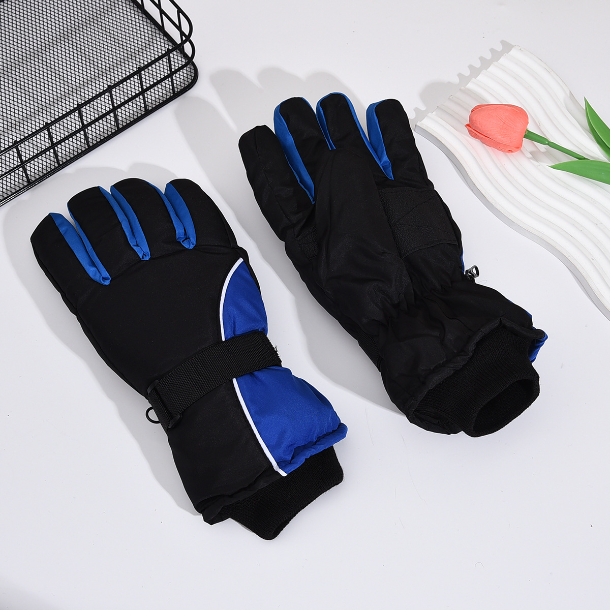 Modne wiatroodporne rękawice n – Ski Glove Waterproof recenzja i cena